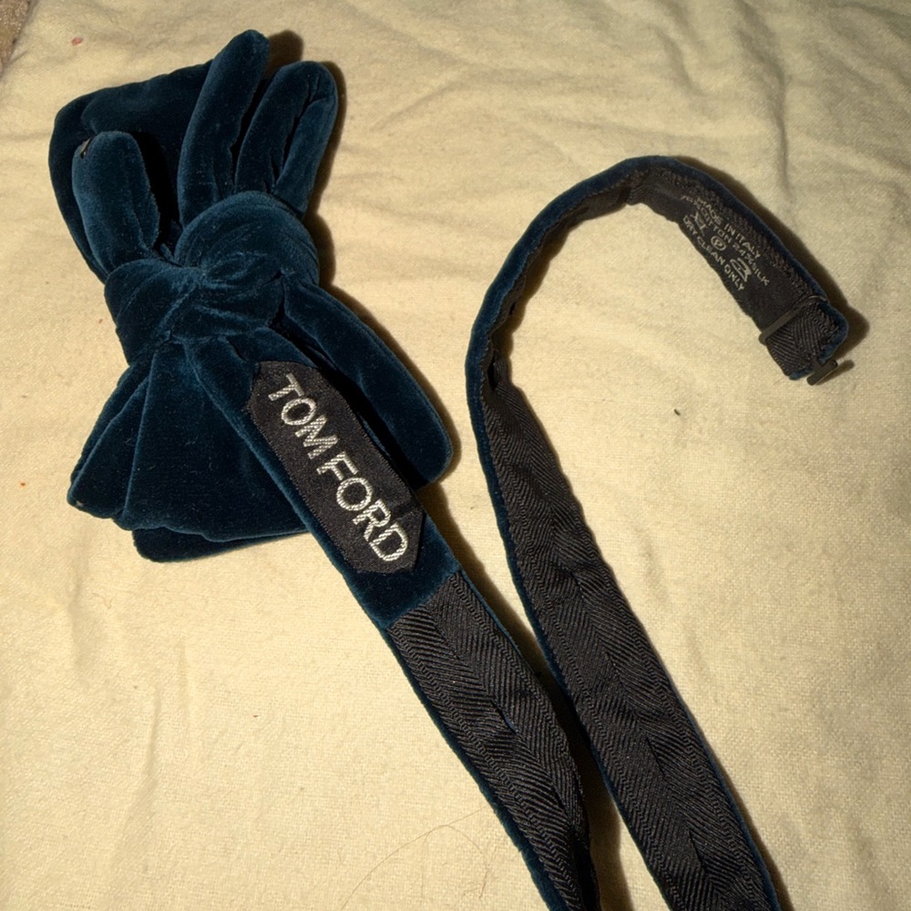 Tom Ford teal velvet bowtie